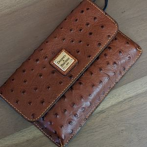 Dooney and bourke wristlet
